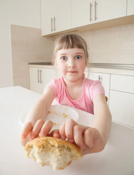 Glückliches kleines Mädchen — Stockfoto