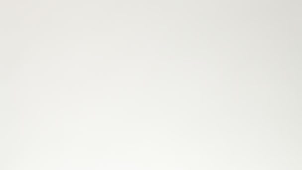 main montrant la carte de visite vierge 