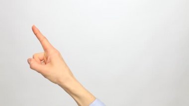 Parmakla göstererek.