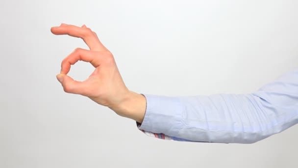 Mão feminina mostrando sinal OK — Vídeo de Stock