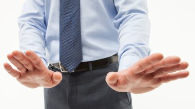 bir rejecti bir jesti gösteren işadamı