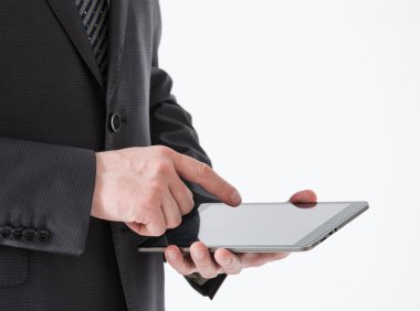 Tanınmayan işadamı bir cep telefonu tutan