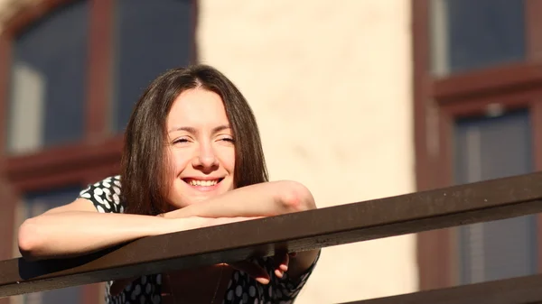 Happy young woman outdoors — Stock Photo, Image