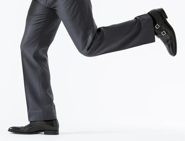 実行しているビジネスマンの足 — ストック写真