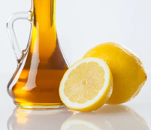 Olívaolaj és friss citrom — Stock Fotó