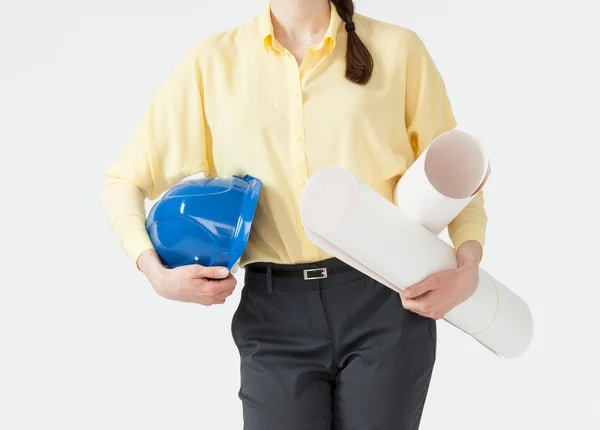 Geschäftsfrau mit Helm und Projekten — Stockfoto