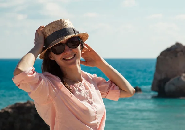 Portrait of a beautiful young woman — Stock Photo, Image