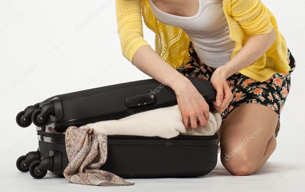 woman packing her suitcase