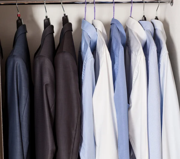 Resmi sıkı erkek giyimi