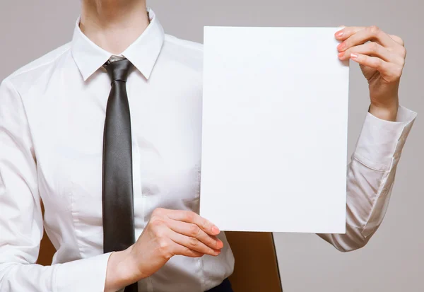 Businesswoman holding an empty leaf — Stock Photo, Image