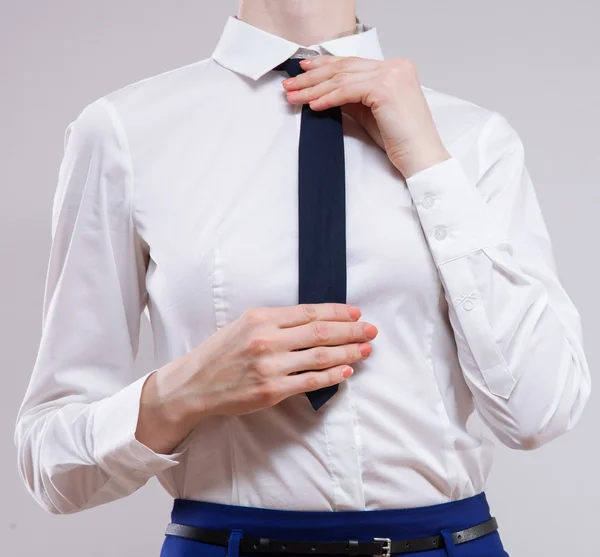 Businesswoman sets the necktie — Stock Photo, Image