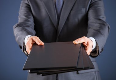 klasörleri belgelerle vermek işadamı