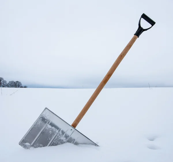 Schop voor sneeuwruimen — Stockfoto