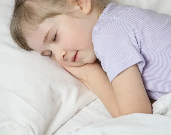 Sevimli küçük kız sleepping — Stok fotoğraf