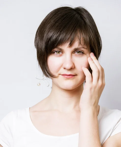 Portret van een mooie jonge vrouw — Stockfoto