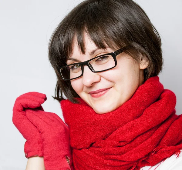 Chica sonriente en guantes rojos —  Fotos de Stock