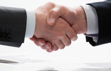 iş adamları iş arkadaşları el sıkışma