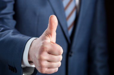 İşadamı el başparmak yukarı