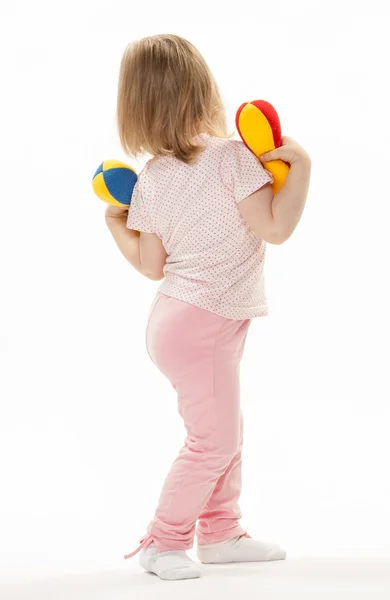 Bambina che fa esercizi sportivi — Foto Stock