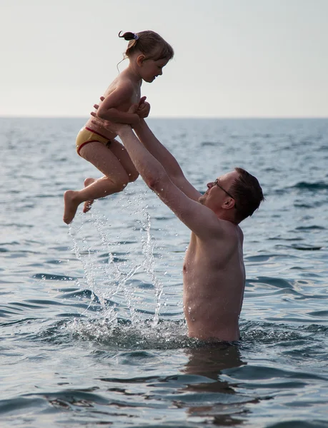 Père jouer avec petite fille — Photo