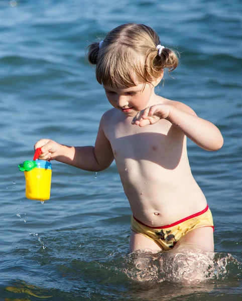 Beautiful little girl — Stock Photo, Image