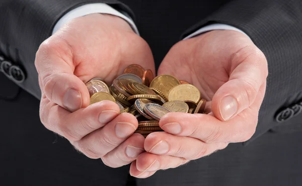 Mãos segurando moedas de finanças — Fotografia de Stock