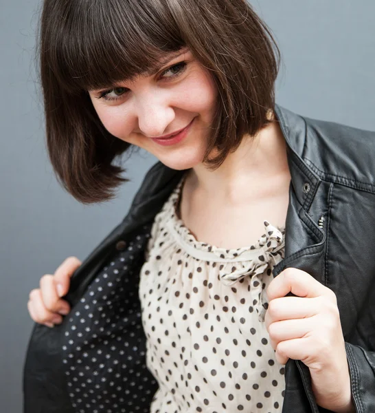 Retrato de uma menina bonita sorridente — Fotografia de Stock