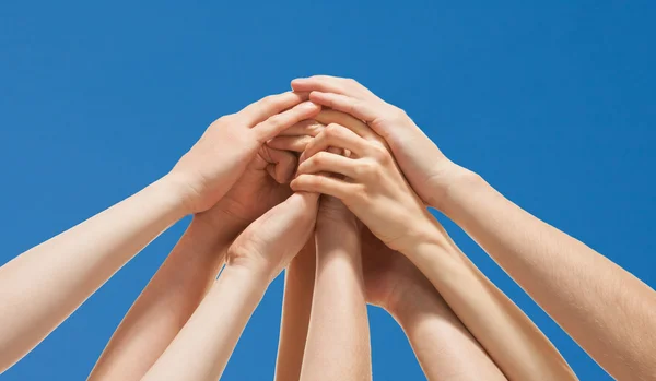 Úspěšný tým pohromadě drží za ruce — Stock fotografie