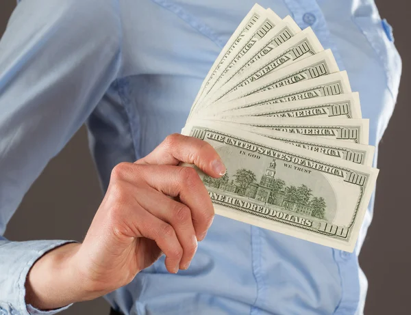 Hand met geld — Stockfoto