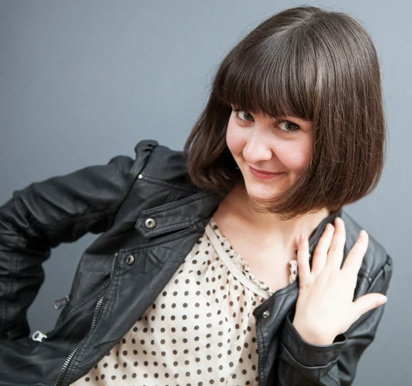 Retrato de una hermosa chica sonriente — Foto de Stock