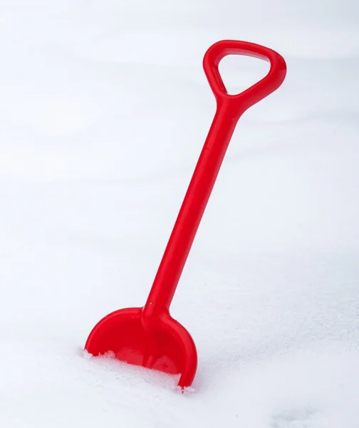 Barn spade i snö — Stockfoto