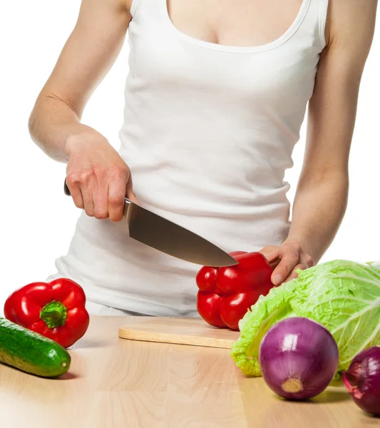 Mani femminili che preparano l'insalata — Foto Stock