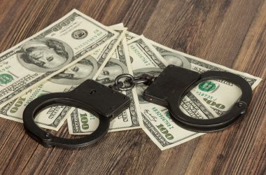 Kelepçe ve para faturaları