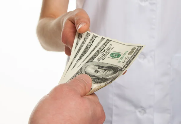 Ofreciendo dinero al Doctor — Foto de Stock