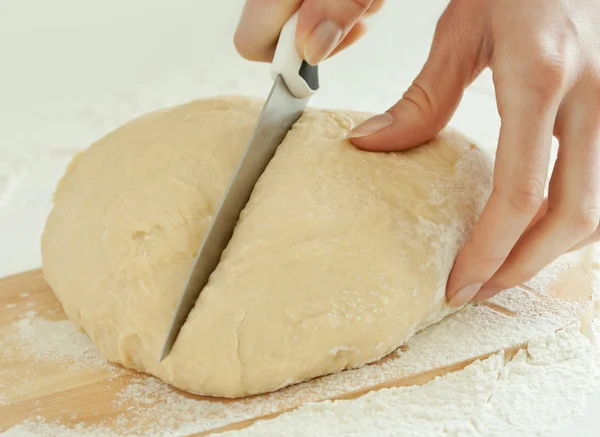 Hands cutting dough — Stock Photo, Image