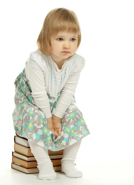 Um retrato de uma menina pensativa — Fotografia de Stock