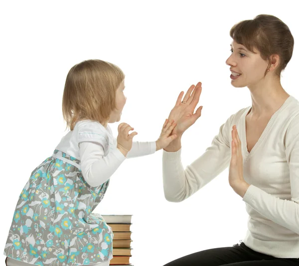 Fille jouer avec mère main Images De Stock Libres De Droits