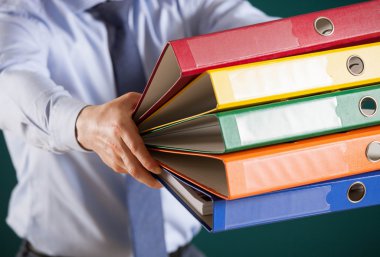 Klasörleri olanak veren işadamı