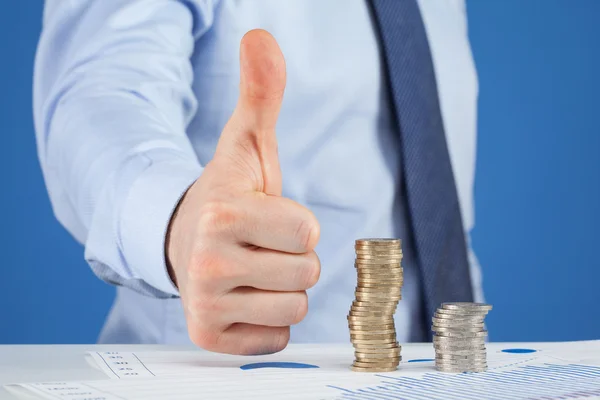 Zakenman die werken aan de tafel — Stockfoto