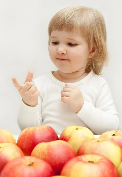 Baby girl with apples — Stock Photo, Image