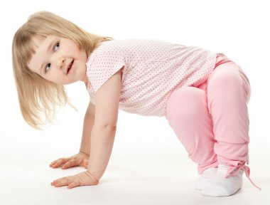 Mutlu gülümseyen bebek kız egzersizleri