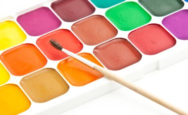 Çok renkli suluboya boyalar