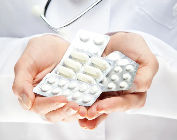 Female hands with pills — Stock Photo, Image