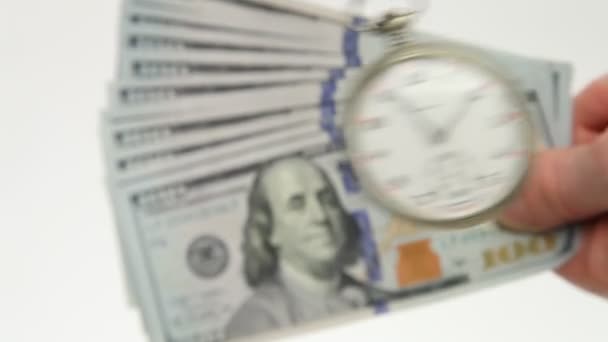 Антикварний годинник з грошовими купюрами — стокове відео