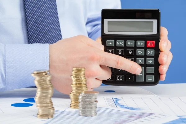 Businessman counting coins — Stock Photo, Image