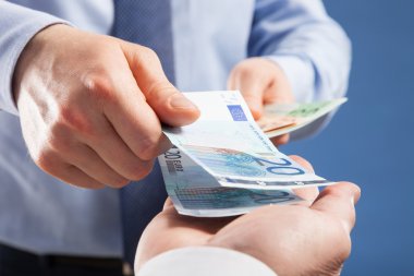 İşadamı alışverişi euro eller