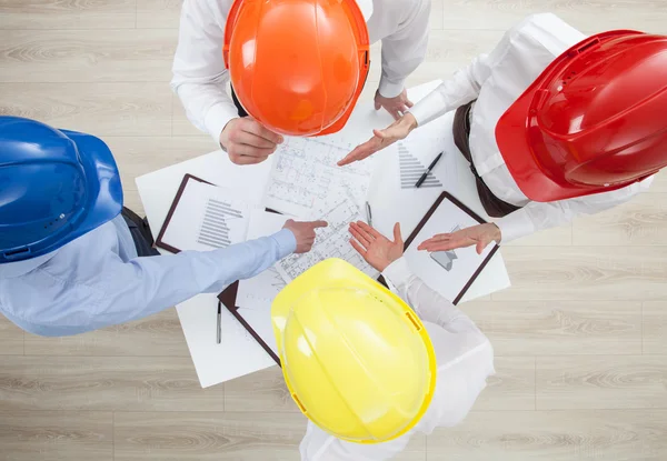 Group discussion in a construction company — Stock Photo, Image