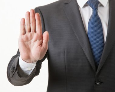 Boş bir palm gösterilen işadamı