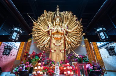 Bin el Guanyin heykel