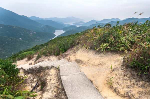 Passi che conducono al Tai Tam Reservoir, Isola di Hong Kong — Foto Stock